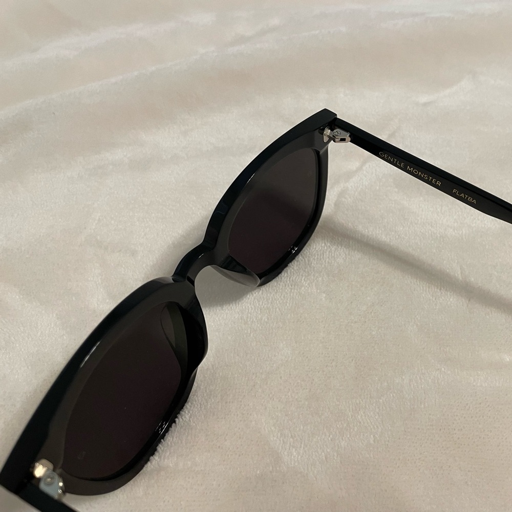 GENTLE MONSTER Black Sunglasses - Picture 6 of 16